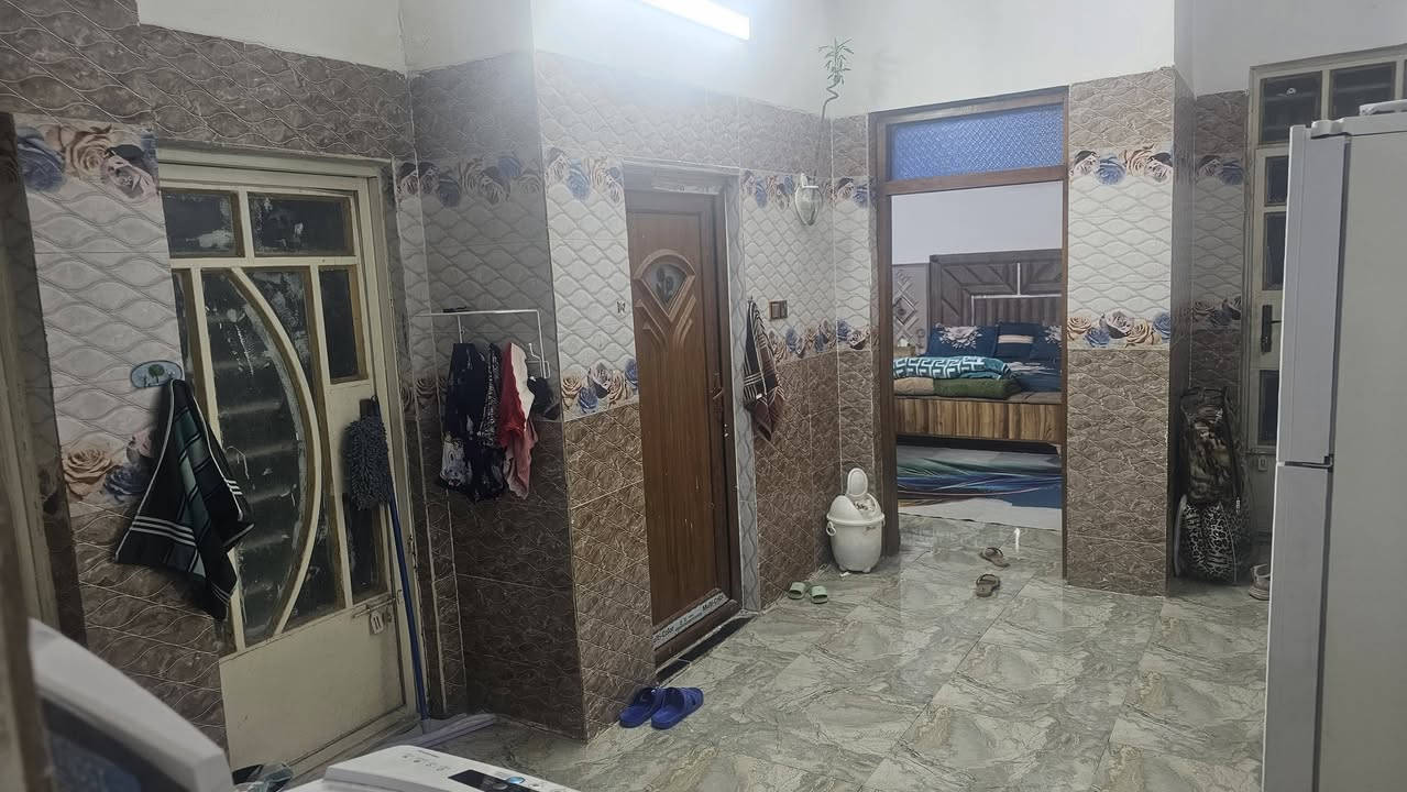 السلام عليكم

دار مساحه 110م حديث نظام وحدتين سكنيه

واجهه 5.50م نزال 20م

الطابق الأرضي
مطبخ
صاله
حولي داخلي
غرفه نوم
حمام
صحيات معزوله

والطابق الثاني نفس النظام مؤجر ب400الف

السعر 270مليون

بغداد حي الجهاد الحمدانيه

للإستفسار *********** *********** مكتب الطائي غزاليه شارع المشجر

