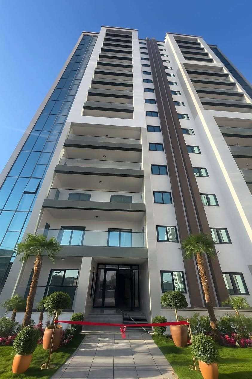 شقتين للبيع 
برج B
طابق 3
.
مجمع سكني متكامل ب4 بنايات
.
يقع بين حي العدل و الحرية و الغزالية مقابل جامع ام القرى و مجاور مجمع اليمامة 🕊️✨
.
مساحات الشقق 193 متر
3 غرف نوم و 3 حمامات …

مميزات و خدمات متنوعة
(كراجات تحت الارض - روضة و حضانة - مول تجاري 3 طوابق - كهرباء خصخصة - غاز مركزي - كيبل ضوئي - مياه معقمة - العاب اطفال - مساحات خضراء و مسطحات مائية ⛲️- سكيورتي - نظام كاميرات مراقبة - نصف تأثيث مع الشقة - كراجات ضيوف- درج طوارئ و منظومة حرائق وغيرها .. )
واتساب ***********
