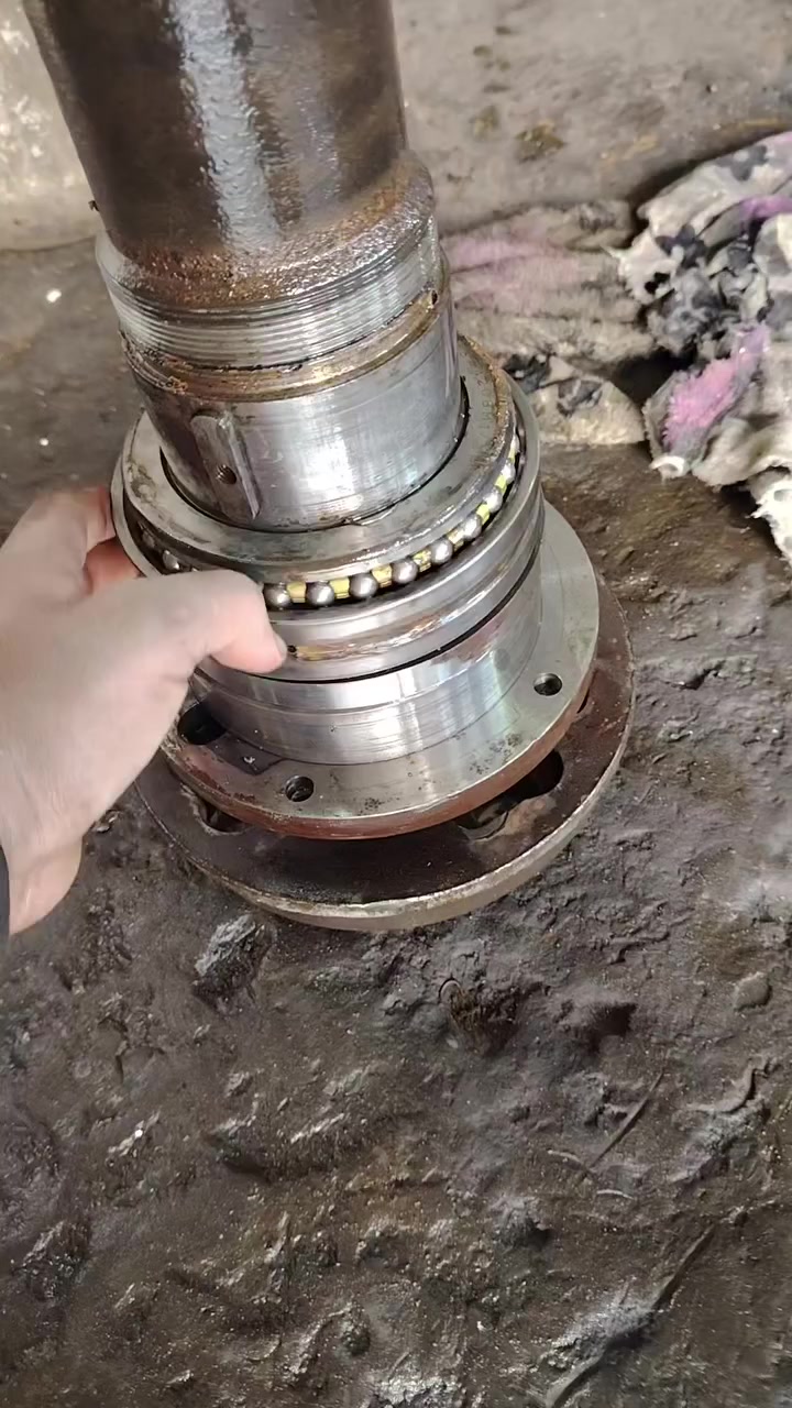 سلام عليكم
يوجد سيت دشالي  +كلج كامل   
راس تورنة مفلش كل اغراضة موجودة ونضيفة 
  بلغاري   موديل 1986بنك مربع 
للأستفسار رقم ***********
