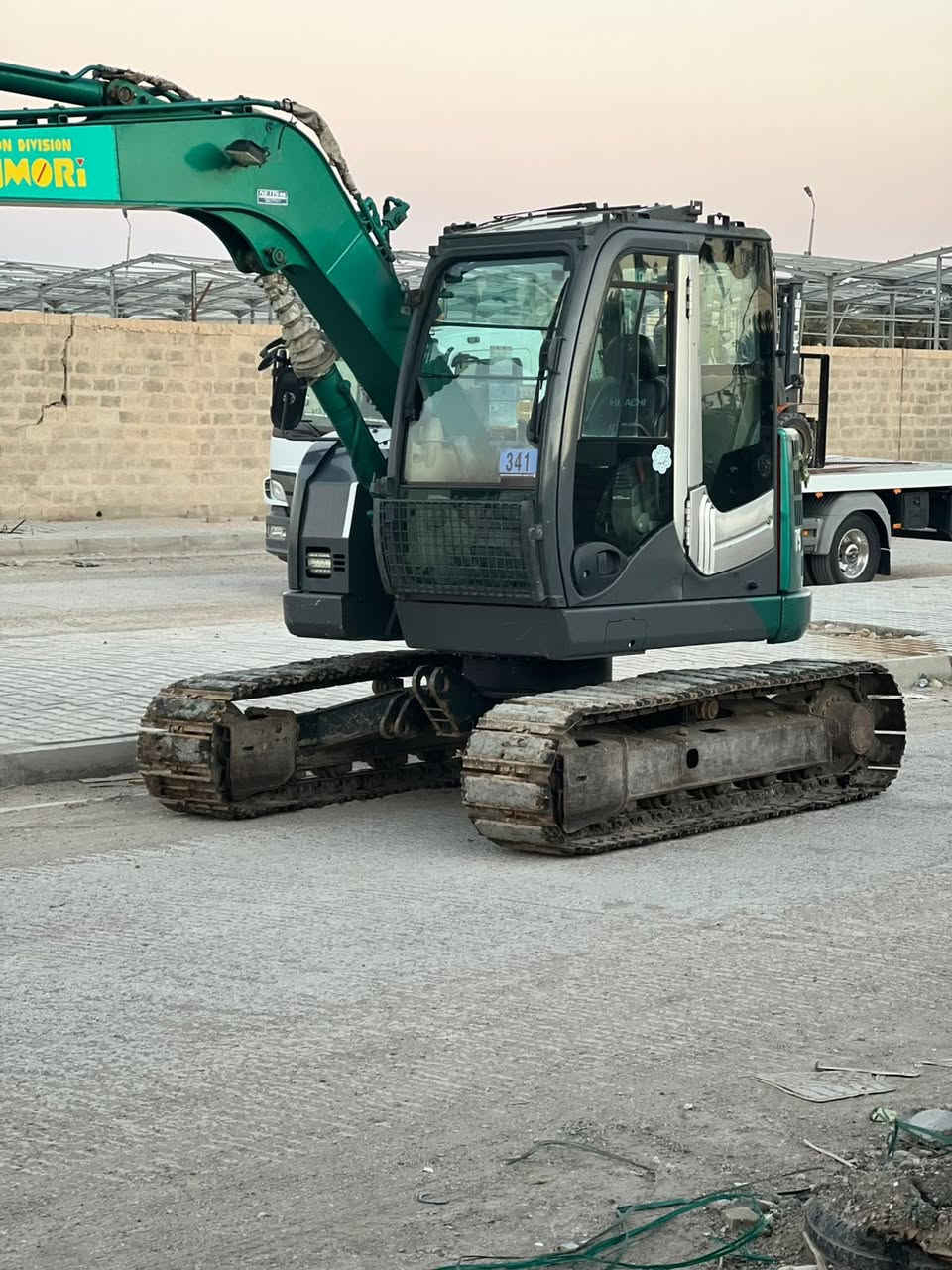 للبيع حفاره هيتاشي زت ثري حجم ٧٥ دخول ٢٠٢٤ موديل ٢٠١٩ رقم واسط ساعات العمل ٩٠٠٠ كفاله عامه *********** مكاني واسط الكوت
