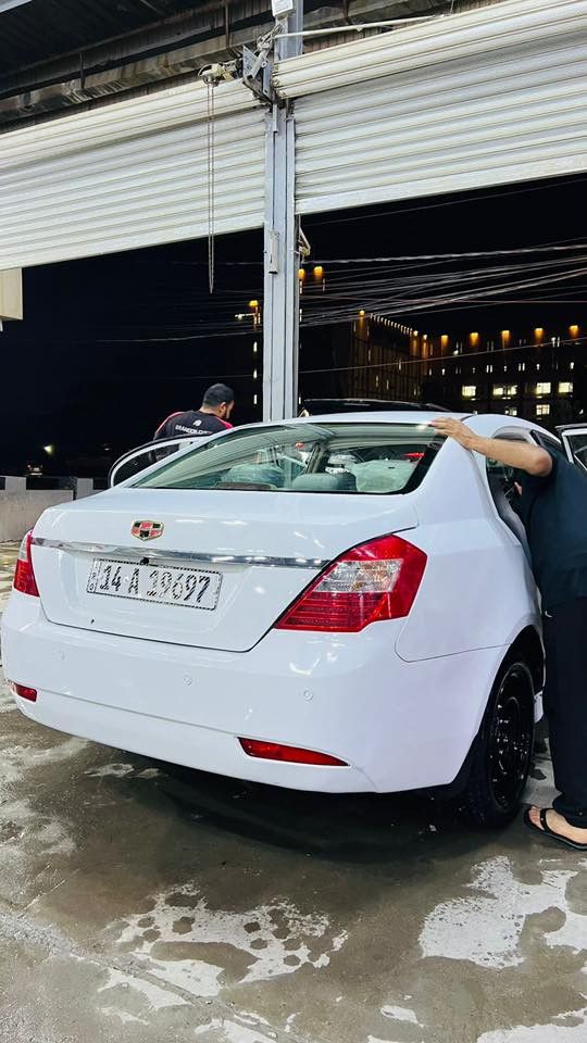 جيلي امكراند c7 2012
كير ومكينه كورله ١٦٠٠ 
بيه عازل صوت وحراره 🔈🔥
تبريد ثلج ❄️ 
السياره معمره من الخياس ومصبوغه عام 
رقم بصره الدولي (مشروع وطني) 
سنويه لغايه ٢٠٣٠ 
 
للاستفسار:***********
