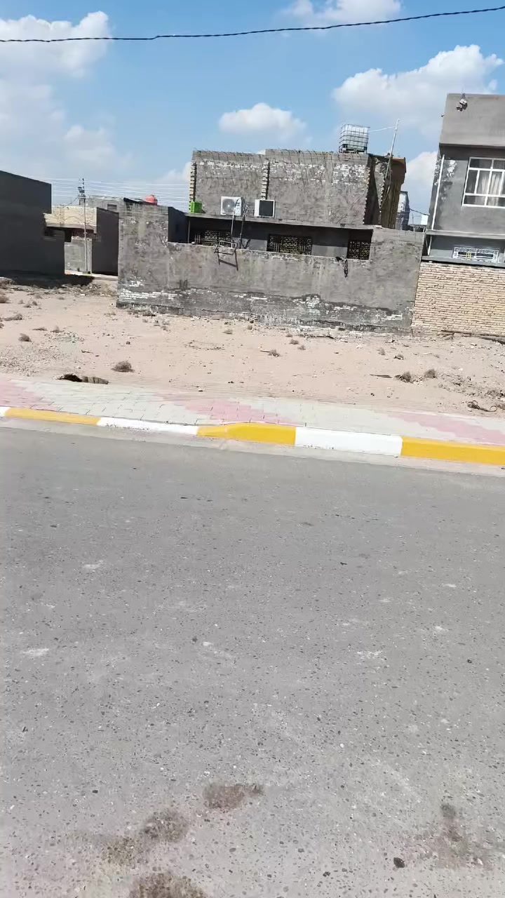 الواجهه 12.5
النزال 20

متوفره كل خدمات من مجاري مي 

سعر 95وبيه مجال بسيط جداً 

اللاستفساء تصل وتدلل ***********

مساحة 250متر
