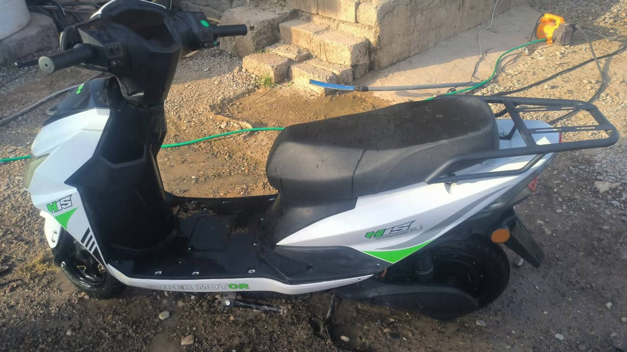 للبيع ماطور شحن نوعيه
سكنس  ملف 2000
6بطاريات السعر 850بي مجال الشراي الشراي يجي خاص او الاتصال على الرقم***********
