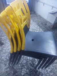 6 كراسي مال مطعم الأصليات اشتريت الواحد ب 25 أني ابيع 2 ب 30 مال تعزيل...