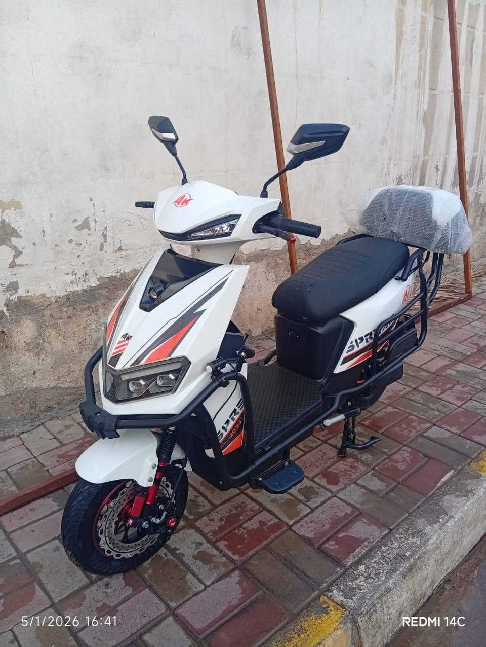 سلام عليكم بايسكل شحن فول نضافه ما صارله اقل من شهرين من مشدود 6بطاريات كلهن عل فحص جلخ ما بي للبيع لي يريدهن يجي خاص او هاذه رقمي *********** مكاني رمادي سعر 800 بي مجال حك جيه
