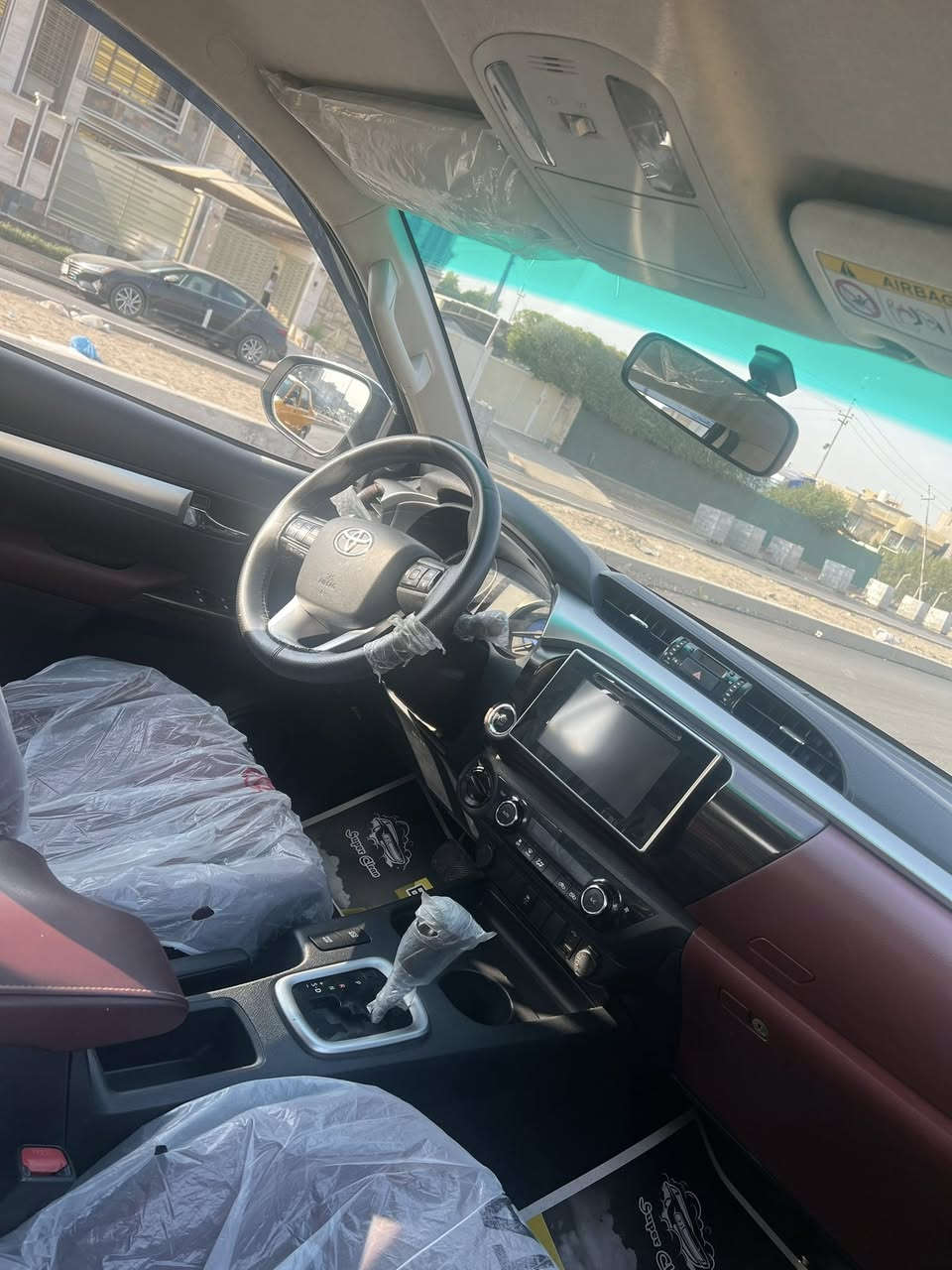 هيلوكس العالية 2020 ساز رقم بغداد 

ماشية 74 

بيها بارد وتكحيل بسيط لا فتح ولا تبديل 

السعر 270$.    عنوان بغداد البلديات الرقم ***********
