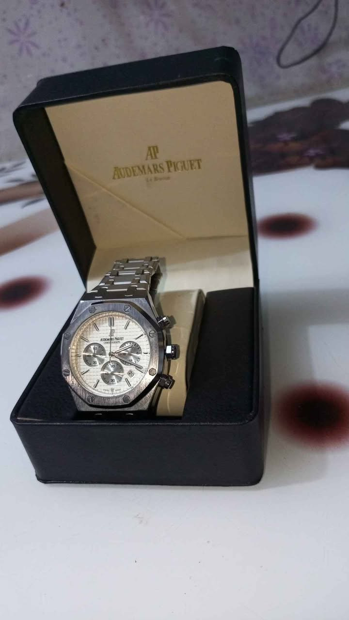 ساعه La Brassus 75,000 العنوان كربلاء شارع الحر رقم الهاتف *********** كربلاء, العراق
