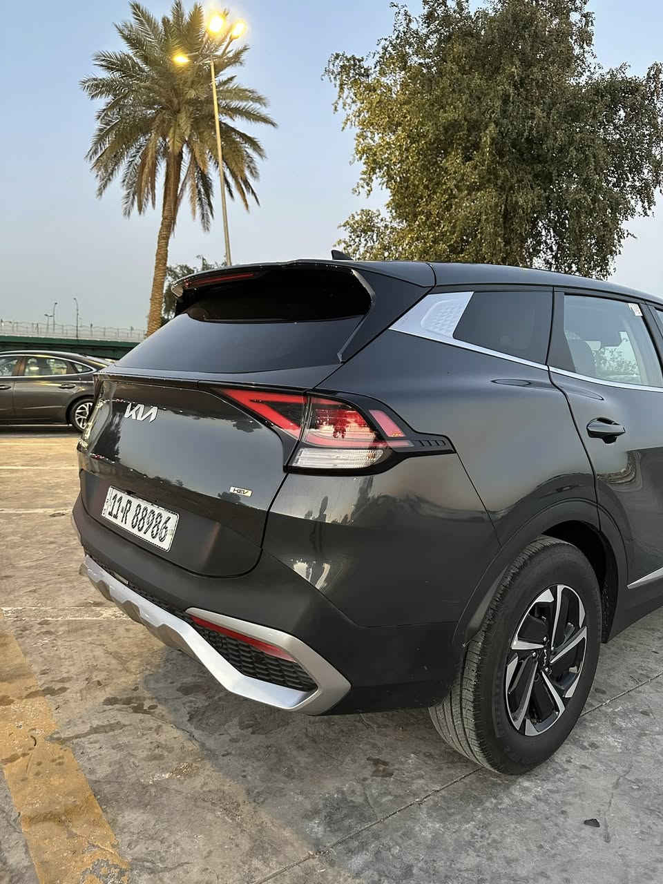 السلام عليكم ورحمة الله وبركاته 
كيا سبورتج هايبرررد وارد امريكي 
موديل 2025 بدوون صبغ 
مواصفات LX العاديه
ماشيه 8 الالف زيرو 
محرك 1600 تيربو هايبرد 
اربع انضمه قياده 
حساس خلفي 
كيرر مووس
قطعتين تبريد 
حادثها امامي بدون دواخل 
البنيد فقط ومبدل نفس الون 
وبيها بارد بل جاملغ بسيط 
السعررر 188 ورقه وبيها مجال 
مكاني الكاظميه 
*********** متواجد فيس واتساب
