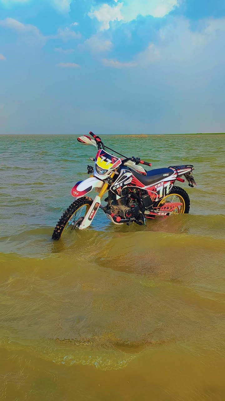 دراجه قفاز موديل 25زيرو محرك 250قبل شهر نزلته من المعرض يعني ربع مذب عليه واني ضايفله تعديلات هم سعره 1550 ولميعجبه ليعلق رجائن رقم ***********
