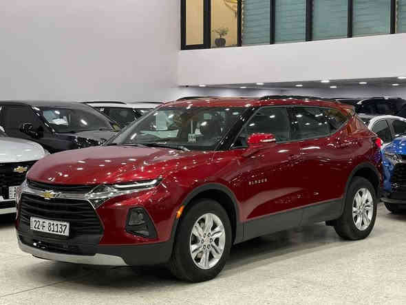 السلام عليكم ورحمة الله
#المركبة    : شيفروليت بلايزر موديل 2021 فئة LT لون ماروني 
#الضرر      : جاملغ امامي ايمن مع البنيد والدعامية 
#نكفل       : الشاصي والغرق والايرباك تبديل دركة 
#التصليح   : تبديل القطعتين والصبغ مع تبديل الدعامية 
#الرقم.      : رقم اربيل ووكالة او تحويل ملكية حسب الرغبة 
#السعر     :   222ورقة وبيها مجال

المواصفات
✅ شيفروليت بلايزر موديل 2021 فئة LT لون ماروني 
✅ محرك 6 سلندر حجم 3600 
✅ حساسات خلفي اصل مع كاميرا دوارة 
✅ بصمات للابواب الاربعة مع بصمة تشغيل 
✅ جنطة كهربائية شفط 
✅ وضعيات القيادة المتعددة في المركبة 
✅ حساسات الانحراف عن المسار 
✅ حساسات الاجتياز الجانبية 
✅ رادار امامي تفاعلي للتنبيه من التصادم 
✅ اشارات بالمرايا الجانبية 
✅ لايتات زينون عالي واطئ مع حاجب LED نهاري 
✅ بصمة باب وبصمة تشغيل وتشغيل عن بعد
✅ ويل كب اصلي حجم 18 مع طقم تاير بحالة ممتازة 
✅ عداد المسافة الحالي  ٥٢ الف ميل حقيقي
✅ غرفة السيارة مخمل اسود ورصاصي اصل 
✅ تحكم كهربائي متكامل لمقعد السائق 
✅ تحكم ستيرن جهتين متكامل الايعازات مع الرادار
✅ شاشة دشبول كبيرة متكاملة الايعازات 
✅ تبريد المركبة قطعتين امامي وخلفي 
✅  منافذ USB,AUX
✅ #السعر المطلوب 222 ورقة وبيها مجال
للاستفسار ***********
