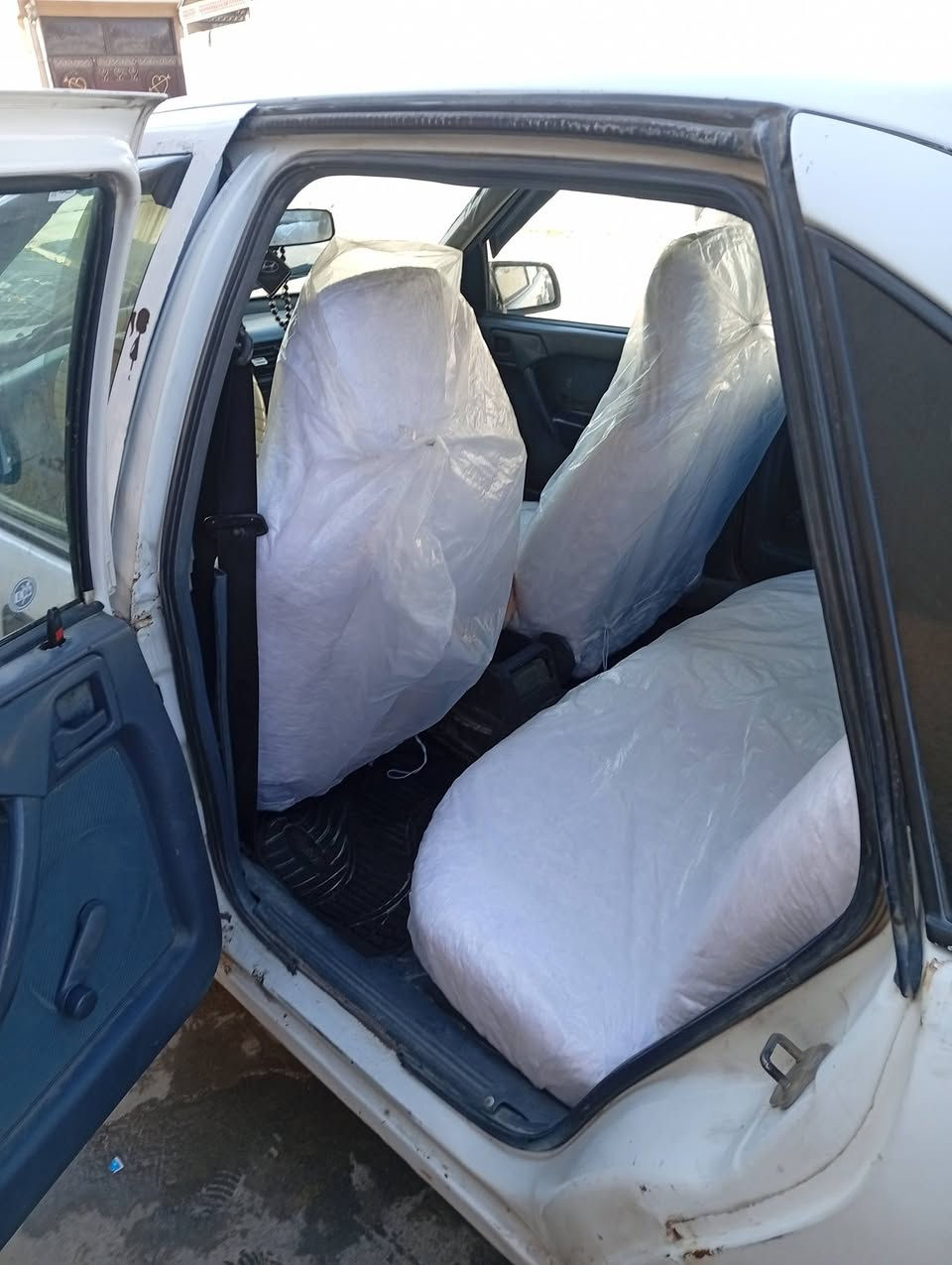 السلام عليكم اوبل موديل90 حجم 16 سنويه لل 27 بطاقه بانزين بيه وبيها جاملغ الامامي من السايق مبدل وبيها اهلالات مامسويهن والسعر 36 وبيها مجال للشراي ***********
