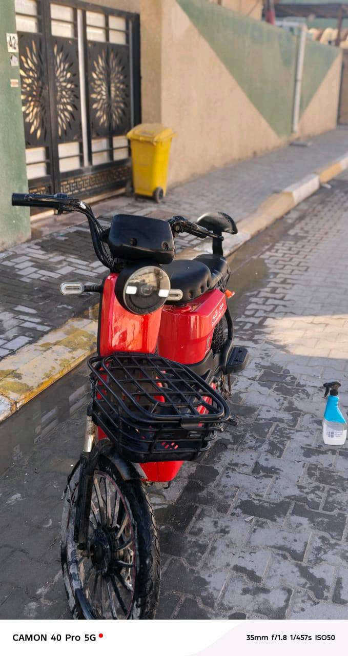 دراجه شحن كلشي شغال لايت اشاير فقط هورن ما يشتغل وشاشه لمس وبلاتوث وكهربائيات شغاله بطاريات جديده شرط الفحص وتمشيك 30 كيلو تقريبا بل شحنه الوحده مكاني البصره
