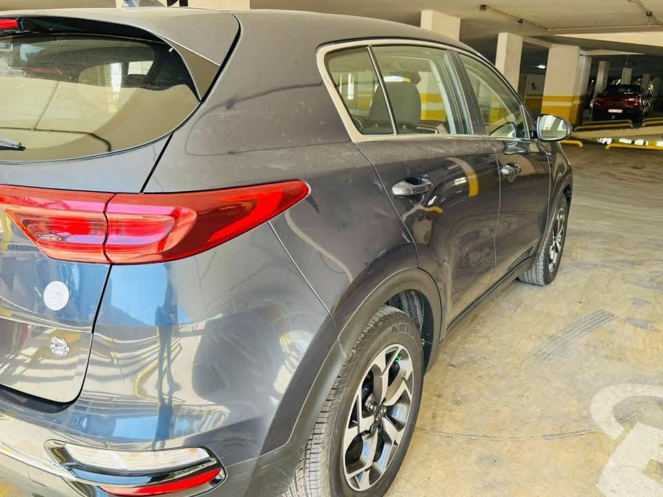 كيا سبورتج 22 امريكي رقم اربيل
مكينة 2500 ماشية 78 الف (مشي امريكا 52)
حادثة جاملغ امامي عكس السايق فقط بدون ايرباك (جاملغ البلادي موجود)
مواصفاته /
شاشة كبيرة كار بلي
رادار توقف ذاتي - كاميرا
تحديد مسار - مثبت سرعة
قطعتين تبريد - بقية المواصفات المعروفة
مكينة وكير وتبريد السيارة خير من الله
تخم تاير جديد
اخوان السيارة بلادية ابد ماملعوب بيه شي جديدة بمعنى الكلمة مال جناي
السعر 170
مكاني بغداد - الزعفرانية
 رقم الهاتف/ ***********
