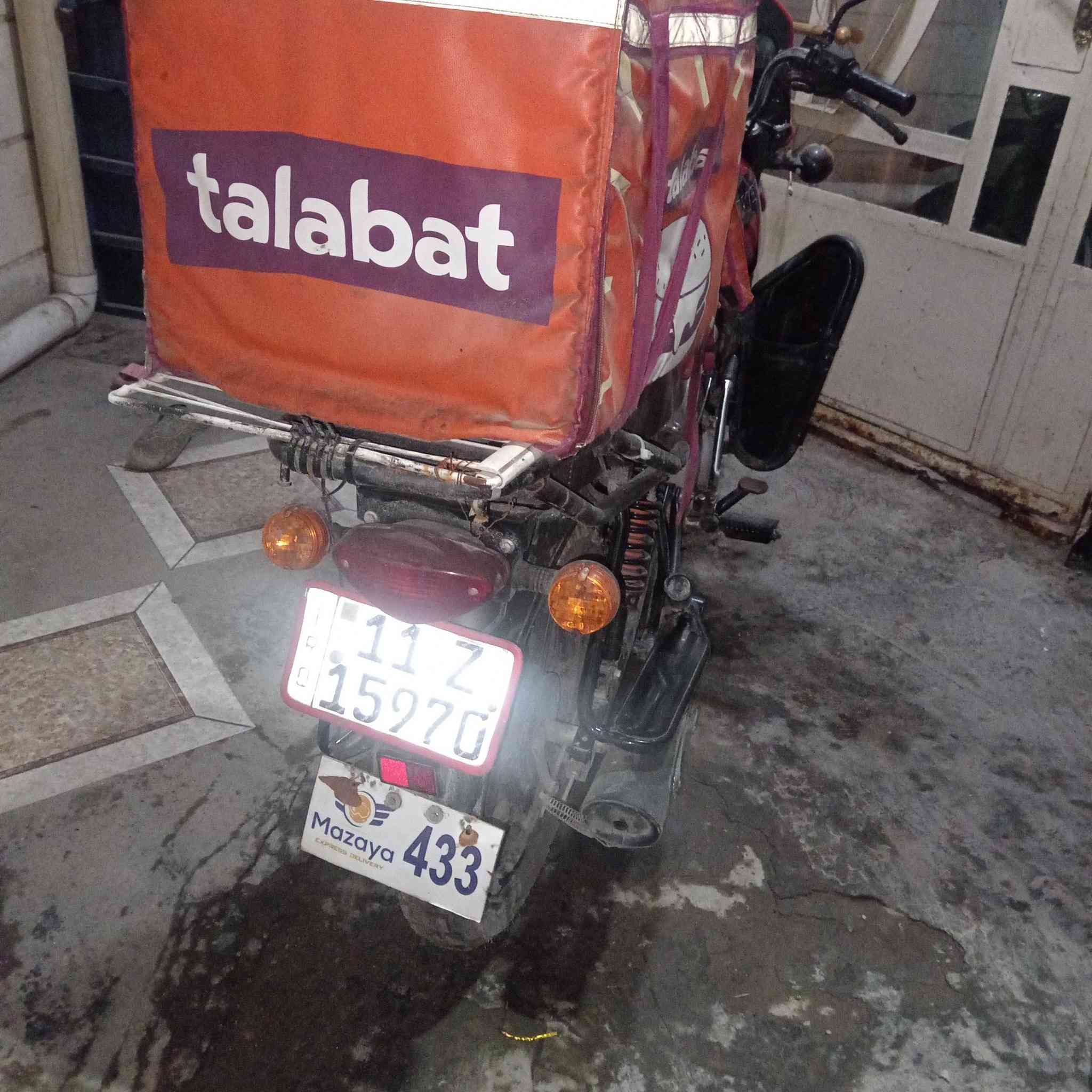 السلام عليكم بوكسر 2023 ماشيه تقريبا 30 دراجه مكفوله ونضيفه برغي مامفتوح بيها بس نقصها باتري محرك نضيف ومكفول تحويل ثاني يوم سعر مليونين ونص وبيها مجال بغداد المحموديه  ومع العلم صار شهرين مطبوكه *********** واتساب
