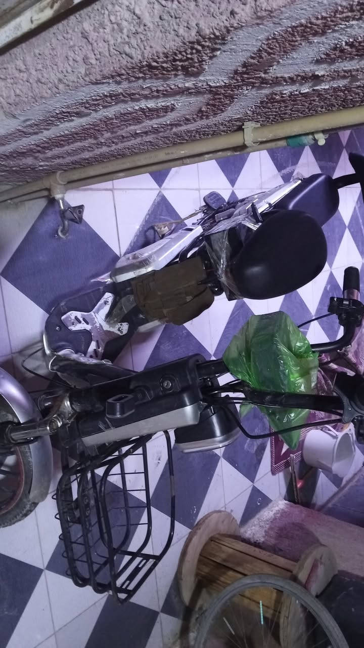 السلام عليكم دراجه شحن للبيع موديل 23 بطاريات ست بطاريات وعقد جديد بس ناقصك كفرات دراجه كاملهى على خير حبايه ***********
