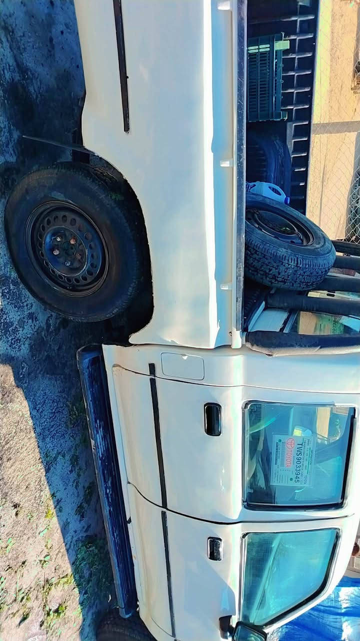 السلام عليكم من رخصة الادمن 
بيكم تويوتا موديل 89 للبيع محرك كروسيده رقم واسط دولي 
شرط التحويل مصبوغة عام للجمالية تخم تاير بطارية جديده 
السعر 52وبيها مجال العنوان بعقوبه بهرز للاستفسار الاتصال ع 
الرقم ***********
