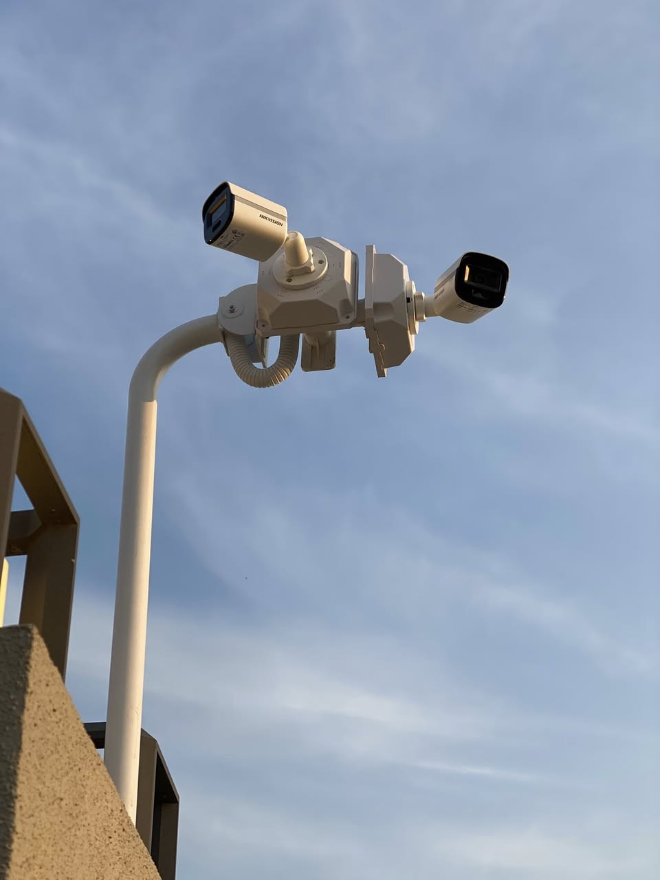 من أعمالنا الميدانية
تنفيذ مشروع تنصيب كاميرات مراقبة في أبو غريب – مجمع بدور
باستخدام كاميرات Hikvision الأصلية المعروفة بالاعتمادية والدقة العالية

✔️ تغطية مدروسة لكل الموقع
✔️ وضوح عالي ليلاً ونهاراً
✔️ تنصيب احترافي مع ترتيب وجمالية
✔️ نظام ثابت ويعتمد عليه بدون مشاكل

هذا الشغل لمن يريد راحة بال ومراقبة حقيقية، مو مجرد كاميرات مركّبة

📞 للتواصل
محمد طه
(***********
