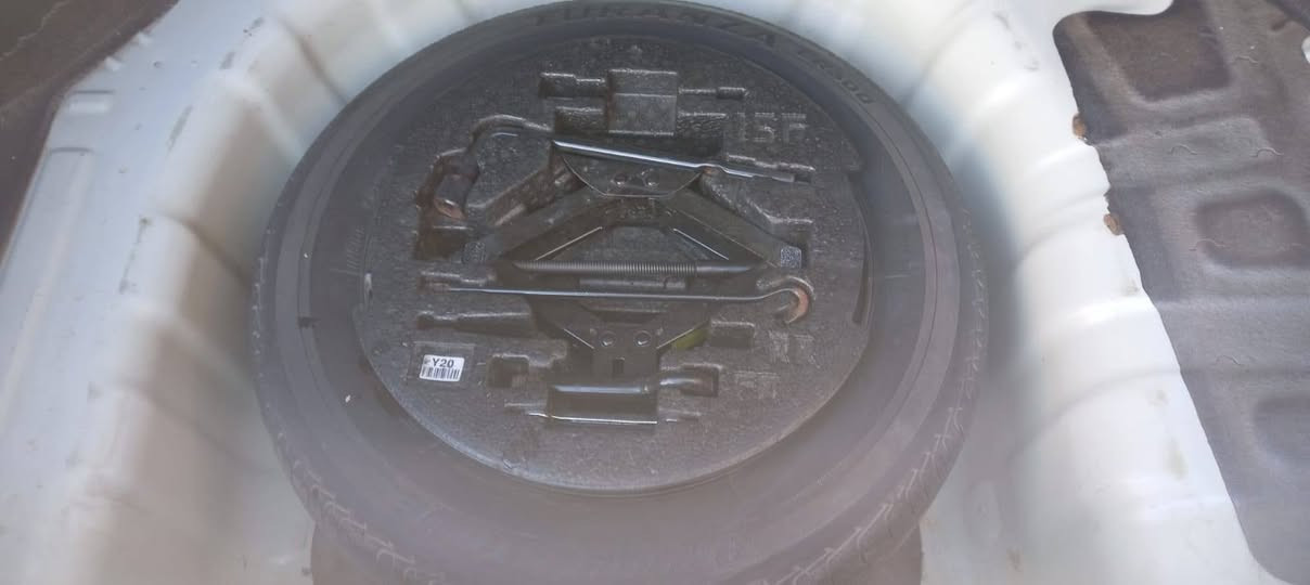 السلام عليكم سيراتو للبيع  بدون نقص بدون قطرة صبغ فقط بارد بل جاملغ الايمن على كد شبر موديل ١٤ كله ابلاد برغي ماملعوب بيه تاير كوري قبل شهر انشد باتري جديد رقم بغداد  السياره  خير من الله السعر١١،٥٠٠ *********** ابوعبدالله  مكلف بل نشر
