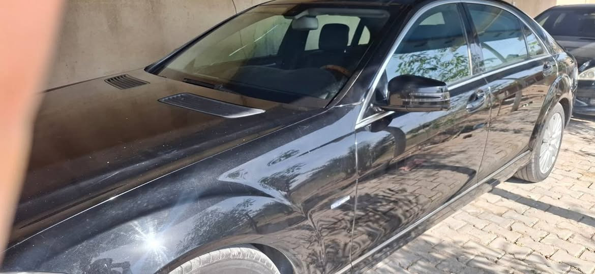 السلام عليك ٢٠١٠ سياره جدآ نظيفه كير مكينه كفاله جوبلاسات فيتبم جديد باتريات جدد فول ٣٥٠ للاستفسار 
***********
مكان السياره بصره
