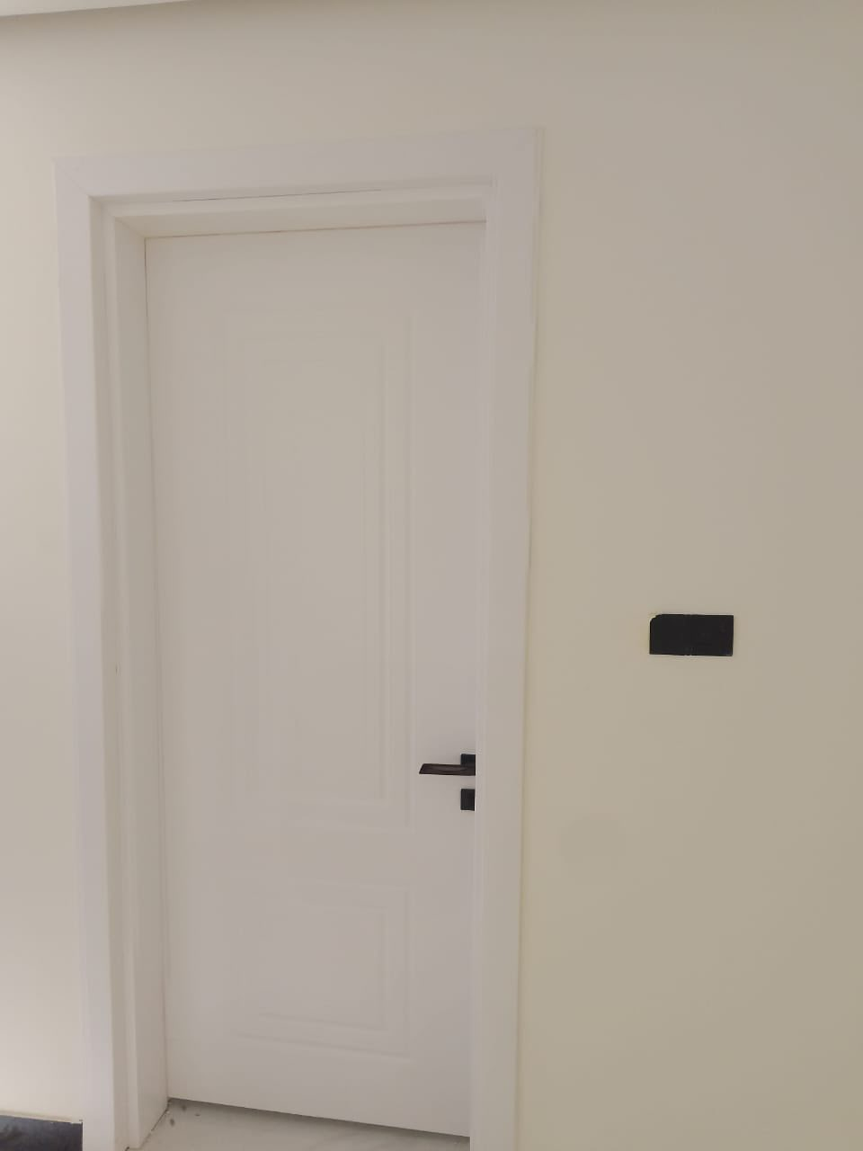 تم شد غرف داخلي تركي حشوة خشب داخلي بلون الأبيض 
والرصاصي توفر لدى معرض اسطنبول للابواب التركي نوع Waterproofوgood scratch resistance من افضل الابواب صناعة👍
تعد من افضل النوعيات في الخشب الداخلي 🪵

اي استفسار او تصال يرجى التواصل معنا عبر الواتساب او الصفحة الرسمية للفيسبوك:
***********
***********

instagram.com/istanbul_for_turkish_doors/profilecard/?
