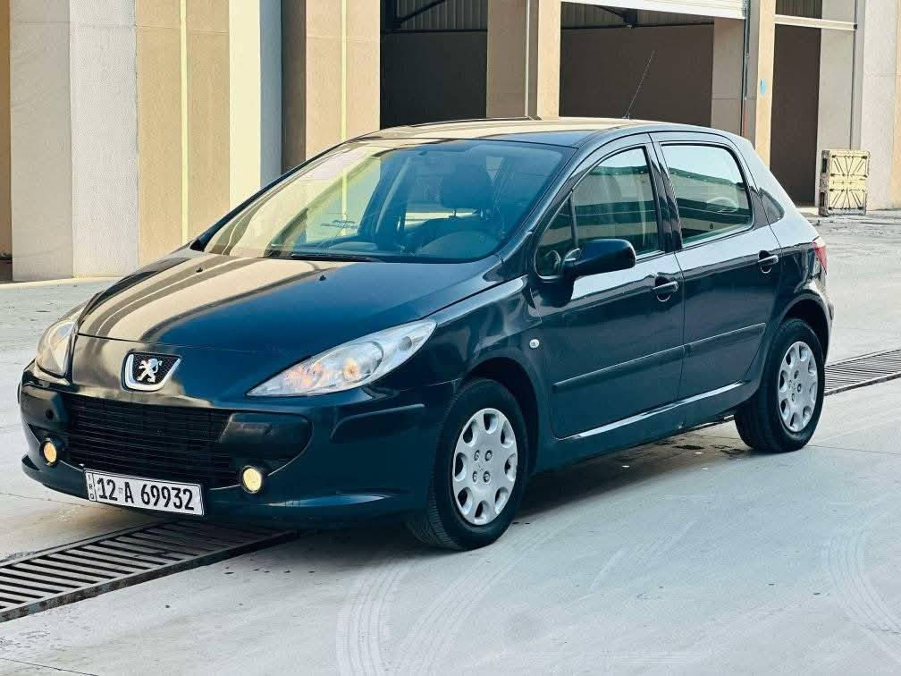 بيجو 307 موديل 2006
محرك وكير قبل شهرين شديتهم 
طخم تاير وباتري جداد 
صبغ بوند والدوئر الخلفيه تصليح فقط
السياره جاهز ما ناقصه كلشي 
كير اوتوماتيك 
تبريد وتدفه شغالين 
جامات كهرب 
شاشه كبيره
هزاه وسنويه جديدا والسياره باسمي 
السعر 67 ورقه وبيها مجال 
***********
