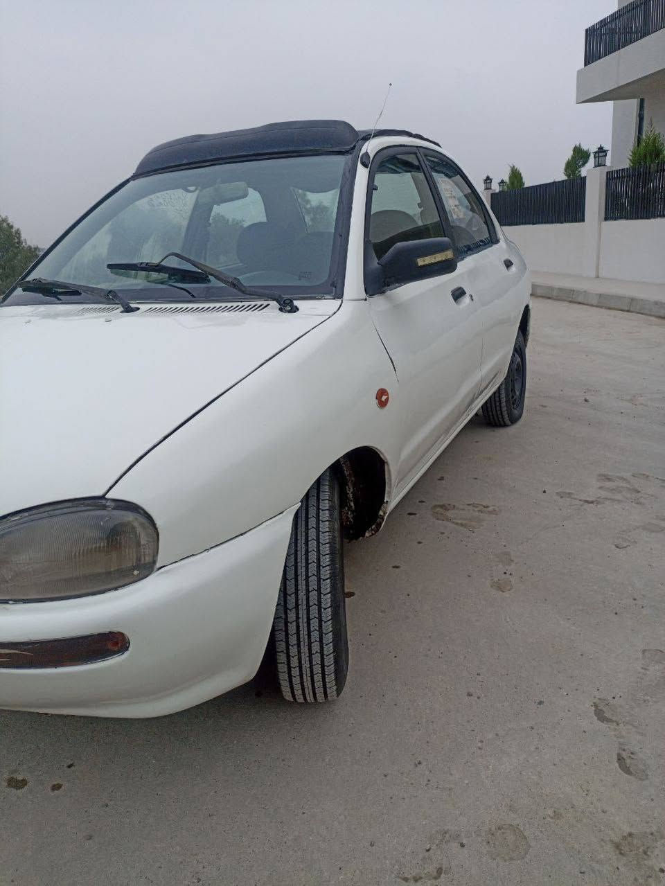سيارة مازدا 121 مستر بين موديل 1991اللون ابيض مصبوغة حزام السقف جلد تنتة كاملة  محرك نظيف كير توماتيك  جيد اربع اطارات جديدة مروج معاملة تحويل السيارة مهزوزة مروريآ باقي الاعتراف بأسمي  سعر السيارة 25ورقة وبيها مجال قليل للاستفسار موبايل اسيا ***********
