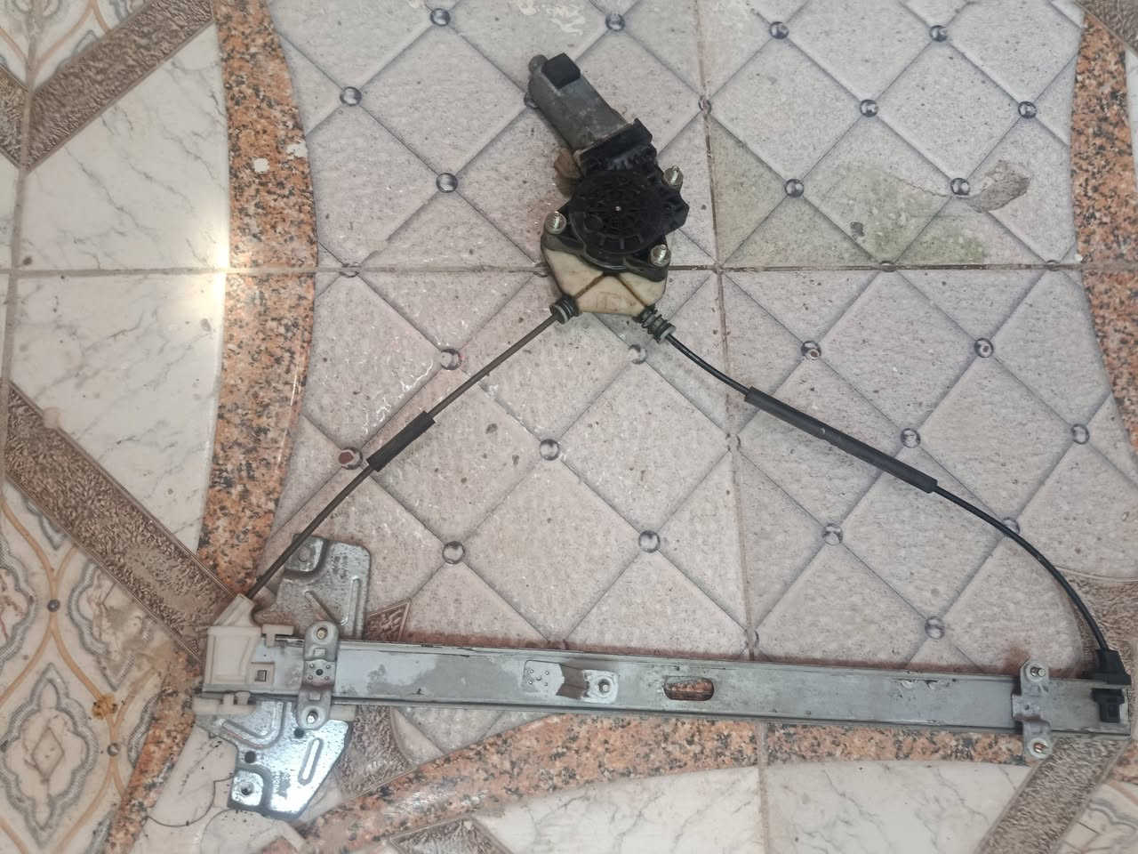 السلام عليكم غراض ستاركس بطاين باب امامي وباب سلايت قفال بيبان امامي باب اسود سايق
نضيف جدا ضفيرة باب سايق ماطور جامه سايق وكلمن وسعره خابر ودلل *********** اتصال فقط واتس اب ماعندي
