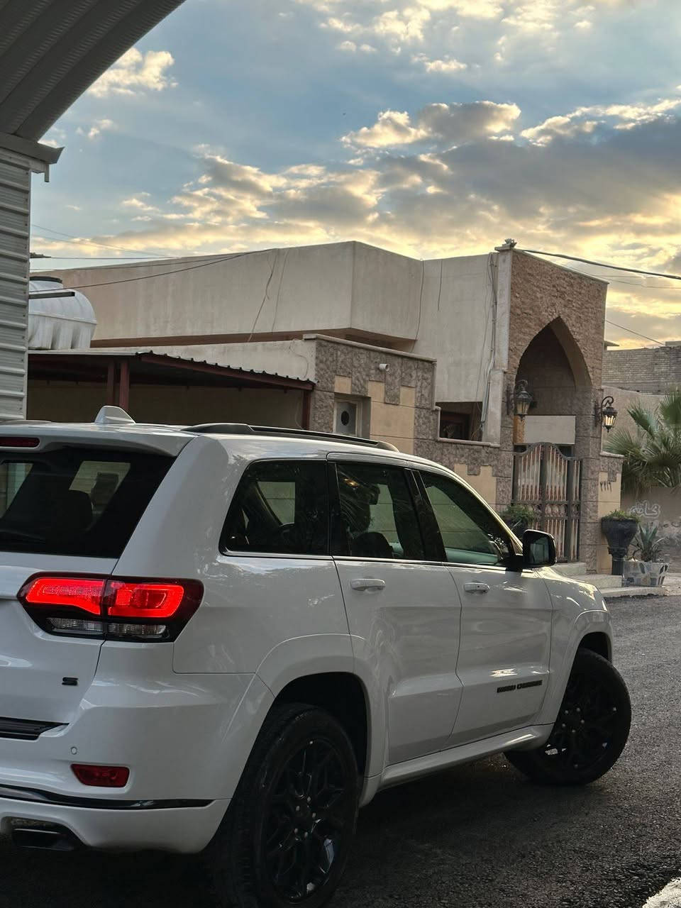 ‎جيب  ( s ).

‎المودل:2021. (وارد خليجي  ) .

السيارة كلش نظيفة برغي ما مبدل 
‎العداد : 53 km وليس ميل

‎#المواصفات :

‎* نقطة عمياء .
‎* دفع رباعي 4x4 . 
‎*  داخل  ماروني (المرغوب حاليا)
‎* مقاعد جلد . 
‎* رقم بغداد ( مشروع وطني )
‎* المقاعد الأمامية كهربائية .
‎* كشن ميموري . 
‎* صفي المقاعد الأمامية تدفئة . 

‎* رقم بغداد 
‎* ويل قياس 20 انج .
‎* مرايا جانبية هيتر . 
‎* مرايا جانبية خاصية التعتيم 
‎* مرايا وسط خاصية التعتيم 
‎* ستيرن هيتر  .
‎* شاشه كبيرة 8.4 انج .
‎* نظام خاص للطرق الوعرة . 
‎* تشغيل عن بعد .
‎* صندوق كهربائي .
‎*  حساسات خلفية .
‎* كاميرا خلفية .
‎* مودات قيادة .
‎*نظام رياضي ( Sport )
‎*نظام اقتصادي ( Economic ) 
‎* نظام توقف ذاتي خلفي . 
‎* مرايا جانبية قابلة للطي . 
‎* بلوتوث وباقي جميع المنافذ . 
‎* مثبت سرعة . 
‎* نظام اوتو بارك 
‎* نظام تشغيل واطفاء اوتماتيكي للمحرك للتوفير من صرف الوقود . ( Auto Start System ) .
‎*بانوراما  
*السيارة بيها طخه صغيرره فوك بك لايك ‎الخلفي
‎السعر 35 الف وبيها مجال بسيط 
السيارة جدا نظيفة
***********
***********
‎
