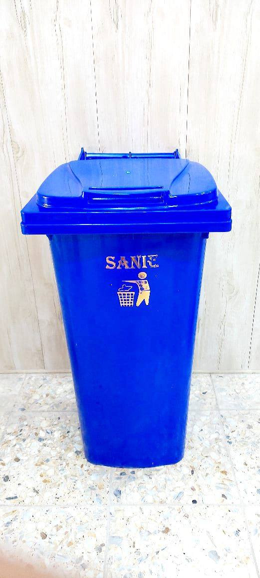 السلام عليكم وصول بضاعة جديدة 🔥🔥
حاويات مختلف الاحجام استندر 120لتر 60لتر ثابت 40لتر 
البيع :جملة فقط ،❗❗
العنوان: بغداد الوزيرية مقابل شركة معالم الرافدين 
لحجز والاستفسار:***********
