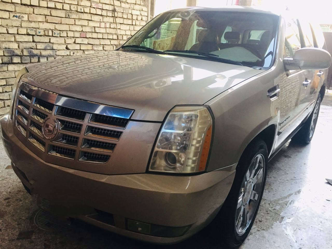 السلام عليكم
للبيع كاديلاك إسكاليد وارد خليجي ( ادوات جاهزة للترقيم )

مواصفاتها معروفة فتحه سقف دواسات مع فتح وغلق الباب والمرايات الجانبيه هم وكثير من مواصفات ...
🚙 النوع: كاديلاك إسكاليد
📆 الموديل: 2009
🛠️ المحرك: 6.2 V8 – بنزين
💺 داخلية جلد – تبريد/تدفئة مقاعد
📷 كاميرا خلفية – شاشة – نظام BOSE
✅ صبغ وكالة – لا حوادث فقط ضربة باب يمين مؤشرة بالصورة باللون الأحمر قطعة وحدة 
السيارة اجمل من صور وانظف بهواي تجي تشوف بعينك 
📍 الموقع: بغداد 
💵 السعر المطلوب: 160 وبيها مجال للشراي وبالعافية على الياخذها
📞 للاتصال: ***********
