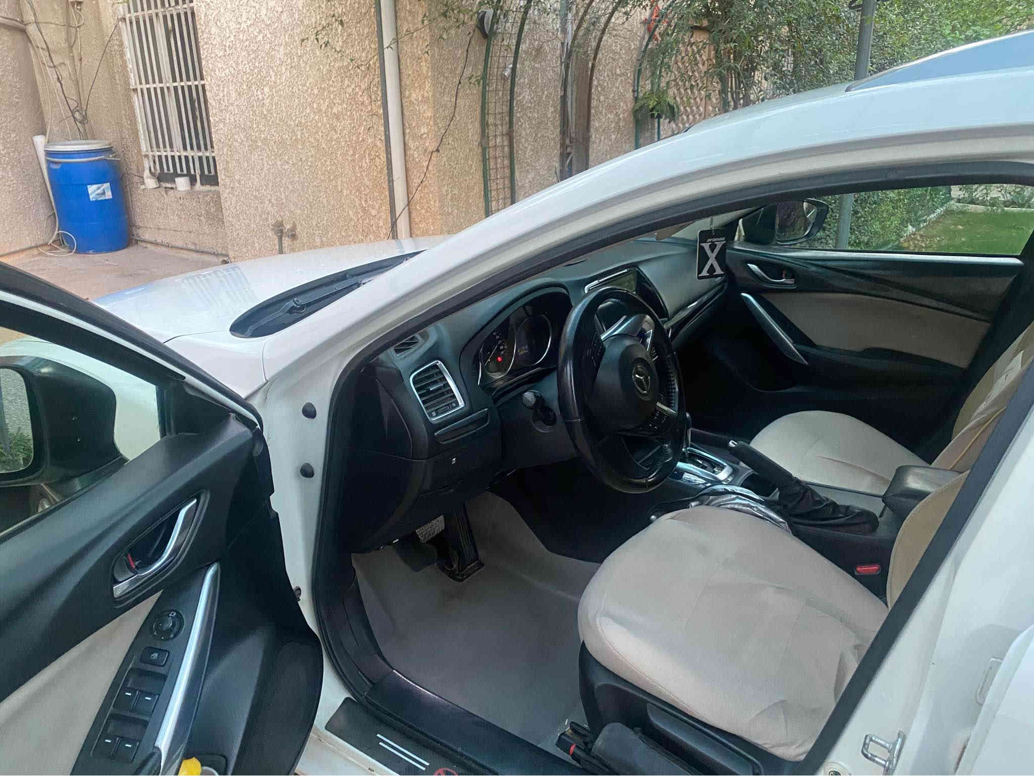 سلام عليكم 
للبيع 
مازدا زوم 6 موديل 2015 رقم اربيل باسمي خليجي محرك 2000 ستيشن لون ابيض بيه صبغ باب اليمين اثر شخط والصورة قبل الصبغ موجودة وبيه تعديل بارد باب خلف السائق تحكم ستيرن جهتين وشاشة وبصمة مسويله ادامة كاملة منظومة البانزين وتحديث العقول سنوية حديثة 
السيارة بدون اي نقص محرك كير تبريد كله مكفول 
السعر 128
موقع السيارة بغداد الغزالية
للتواصل ***********
مهندس مصطفى بغداد
