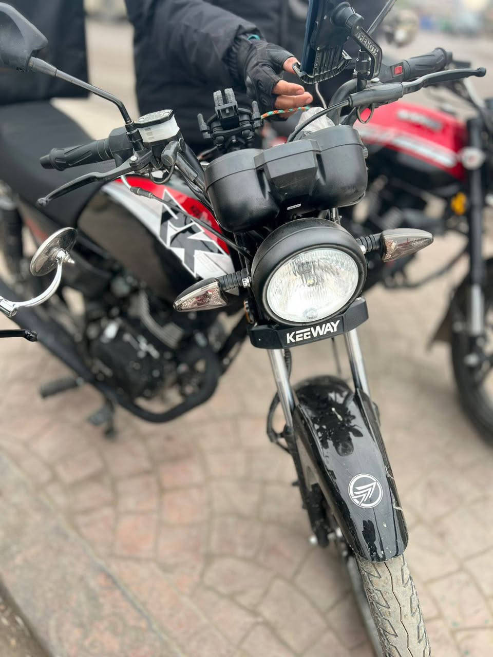 السلام عليكم
دراجة RK موديل 25 قبل 3 ايام طالعة من الوكيل
مرقم اربيل 
السعر ميلون 600 
***********
