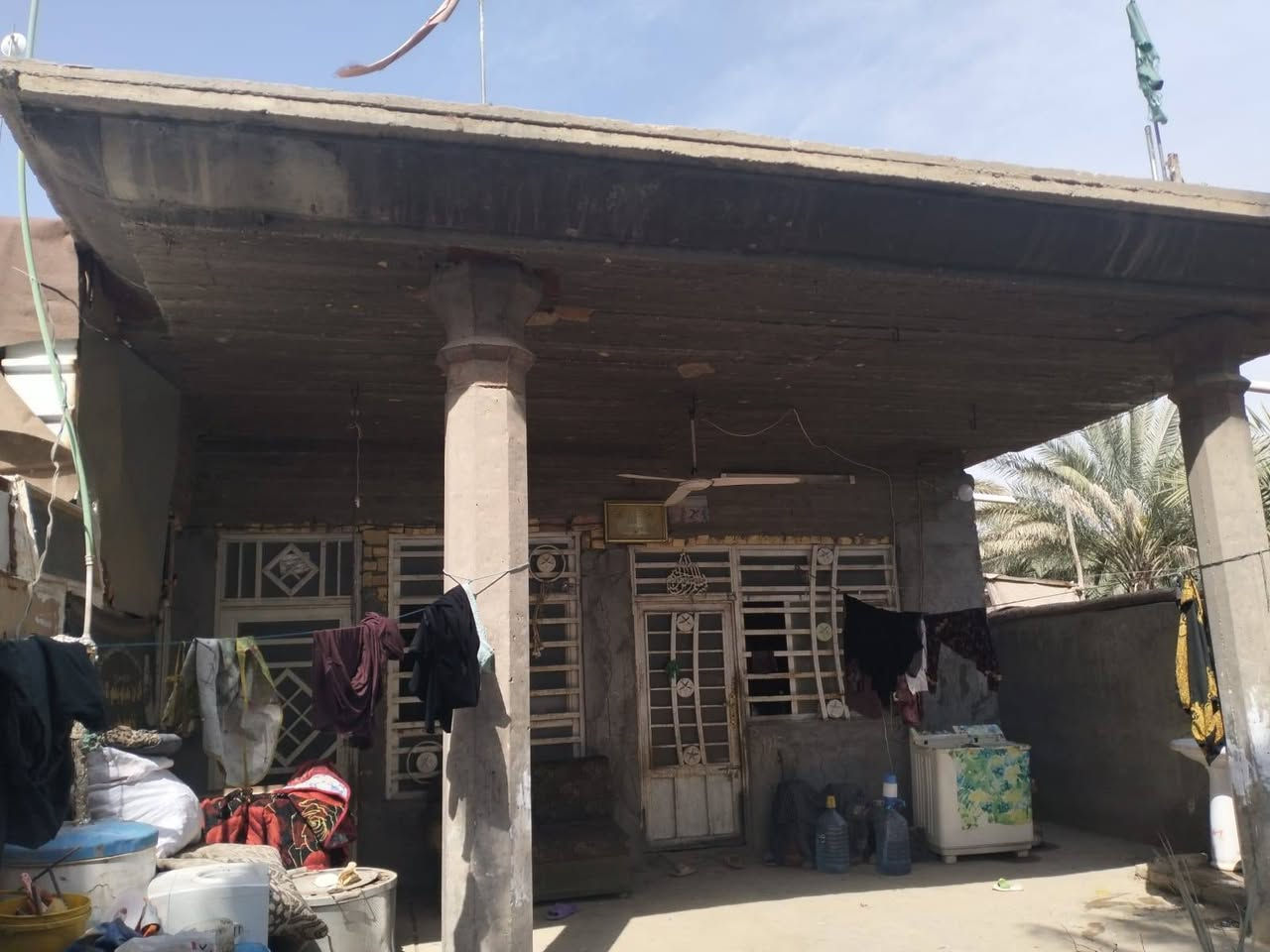 بيت للبيع طابق واحد بناء حديث 
مساحه 250 م
يتكون من  استقبال +صاله+ منور +مطبخ + غرف عدد 2 +مجمع صحيات خارجيه و داخليه  
مع مساحة حديقة امامة وفضلة جانبية   
كافه الخدمات متوفره 
يبعد عن الامام الحسين ع  (10) دقايق
على طريق الزوار
يصلح حسينيه يصلح سكن
#العنوان كربلاء مقابيل المعهد التقني 

قرب مشروع العتبة وقرب مدارس بنين وبنات لكافة المراحل 
مشروع ماء ارو للعتبة مجاني 
اسواق بكافة انواعها وبقالة 
عمود 336

  واتساب او اتصال
 ***********
