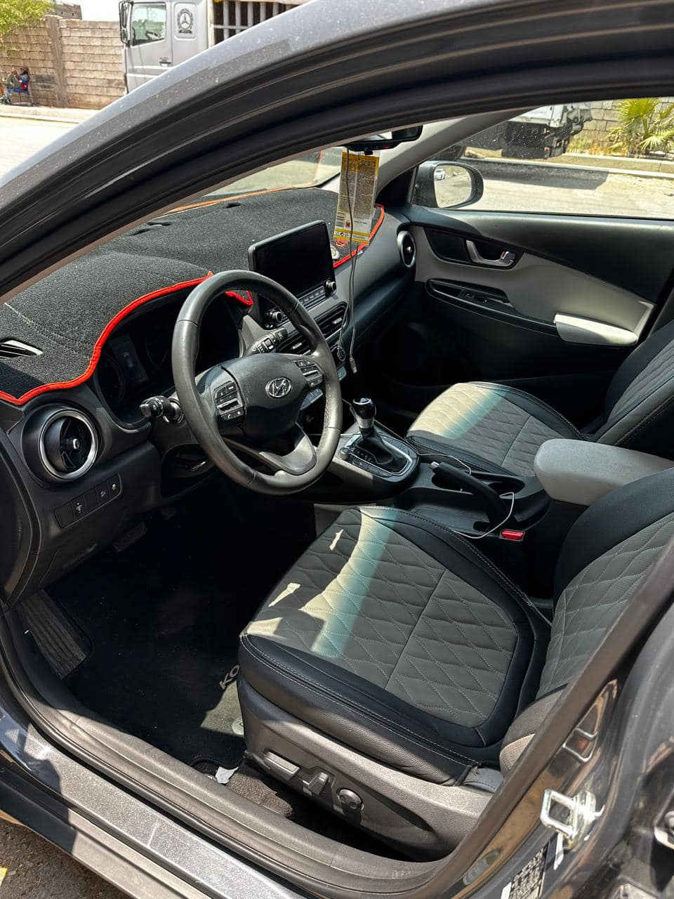 هونداي كونا  2023

وارد : اميركا

محرك :1.6 تيربو 

مواصفات 

1_بصمة 

2_تشغيل عن بعد 

3_بصمه ابواب 

4_لد امامي خلفي 

5_رادار امامي خلفي وجانبي 

6_نقاط عمياء 

7_شاشه حجم كبير تدعم كار بلي 

8_شاشه تبريد منفصل بيانو 

9_تدفئة كشنات 

10_شحن لاسلكي 

11_ويل كب حجم الجبير 

12_تحكم وضعيات قياده متعدده

13_فتحة سقف 

14_فول تحكم ستيرن 

15_قيادة ذاتيه مع توقف ذاتي 

16_عدادات ديجتل 

17_نظام قفل اكسل عند نزول منحدرات 

18_مانع انزلاق 

19_سايد بريك كهرباء 

20_اوتو هولد 

21_اطفاء ذاتي اقتصادي عن الوقوف 

مرقم بغداد كامل ( تحويل مباشر ) 

سياره بدون تبديل الحادث موضح بلصور 
عنوان : بغداد الشعب 

السعر 155 مجال بسيط 

استفسار :***********
