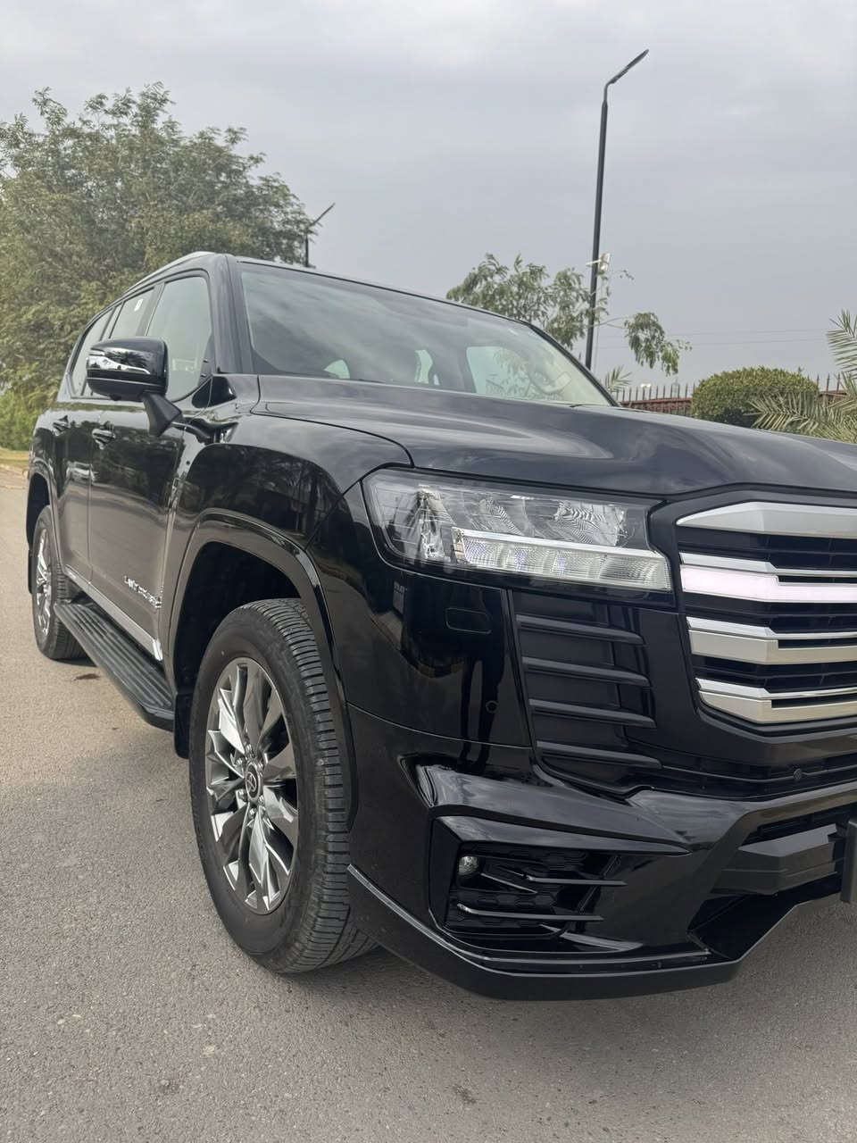 Land cruiser GXR Limited 2024
لاندكروز GXR موديل 2024 زيرو بعدها بريحة الشركة وبسعر مناسب جوه السوك
ماشية الفين فقط مغلفة PPF امريكي اصلي ب 15 ورقة افضل نوعية ضمان 10 سنوات
مكينة 4000 تنفس طبيعي المرغوبة 
السيارة لمتد اصل فول مواصفات ثلاث شاشات تطبيق غراضها وبصماتها كلها موجودة
رقم بغداد سنوية باسمي هزة جديدة تحويل مباشر
السيارة زيرو ومرقمة ومغلفة بالكامل وجاهزة وحتى سونار بيها من بدي كار

السعر مناسب  705 $ وبي مجال 

مكان السيارة بغداد حي الجامعة
*********** غيث الكبيسي
