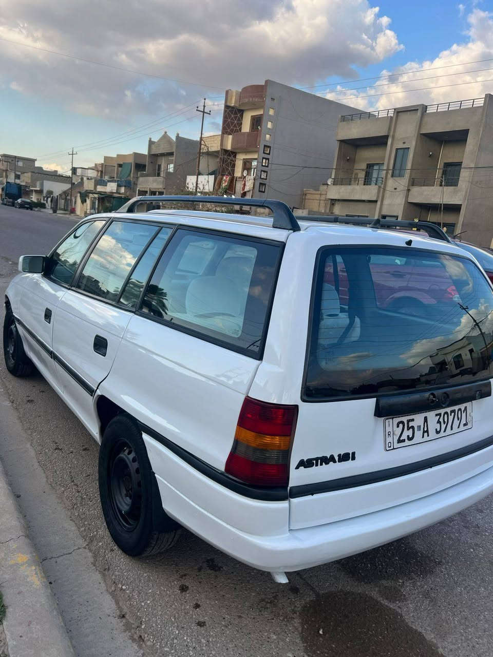 للبيع اوبل استرا موديل 1992 ابيض رقم كركوك انكليزي سنويه لل 2027 بطاقه بانزين بشرط التحويل والغرامات صبغ حزام سياره داخل خارج كلها جديد تخم تاير باتري جديد صدر امامي خلفي جديد كهربائيات كلها على وضع الشركه محرك 16 الكير عادي محرك كير بشرط تراي وين ما تريد سياره جاهزه مال بيت عنوان السياره في كركوك بيع سريع ومستعجل عل بيع السعر 39 وبيها مجال وشايف خير الي يأخذها 
***********
