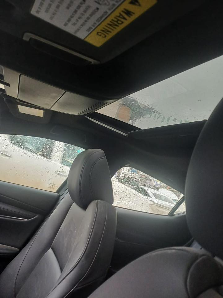 MAZDA 3 hatchback 2024
***********

مواسەفات:
بەصمە و سلاید
شاشەو کامێرا
خەتی جادە
ڕادار
کوشن خەزن
2.5 بێ تۆربۆ
تەنها بۆنیتی بۆیاخە
٣ مانگ کاتی لەگەڵ
ماوەی ڕۆشتن 16000 mil
ڕەقەم شەنسی JM1BPALM5R1654072
نرخ ١٣٢
