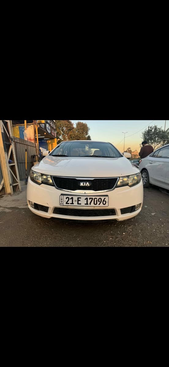 السلام عليكم
سيراتو موديل 2012 خليجي 
رقم سليمانيه بسمي 
محرك 200 
ويل كب 17 
بدون تبديل صبغ فقط دعاميه اماميه ودوسات فقط فقط سياره كامله ومابيها ي نقص مكاني بغداد الدوره 
السعر 110 
***********
