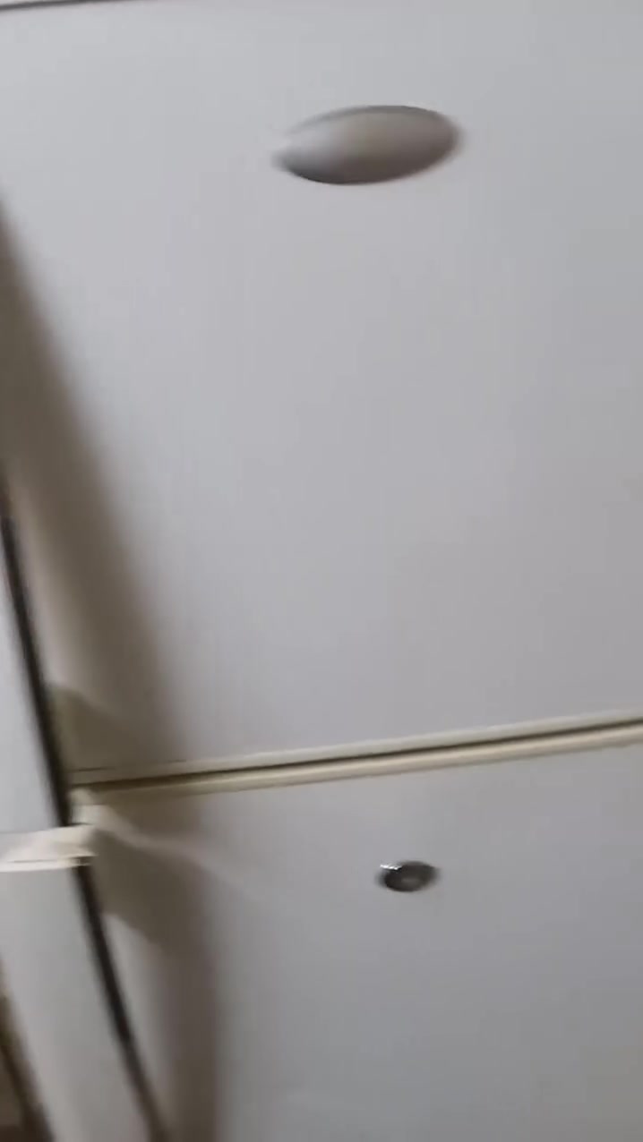 ثالجه شغالة فول ثالج مالته يجنن فوك جوة سعره 50
رقم تلفون مفتوح : ***********
