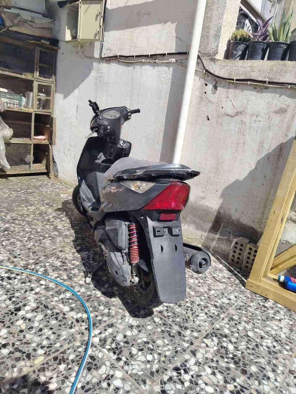 ثعلب
كاملها بس الكفر صفح يمنه مكسور شويه ومصلح 
سلف هندر كهربايات اشاير كلها شغاله باتري جديد دبلات جدد عداد شغال كلشي شغال سعر 650 وبيها مجال بسيط مكاني بغداد شعله  ***********
