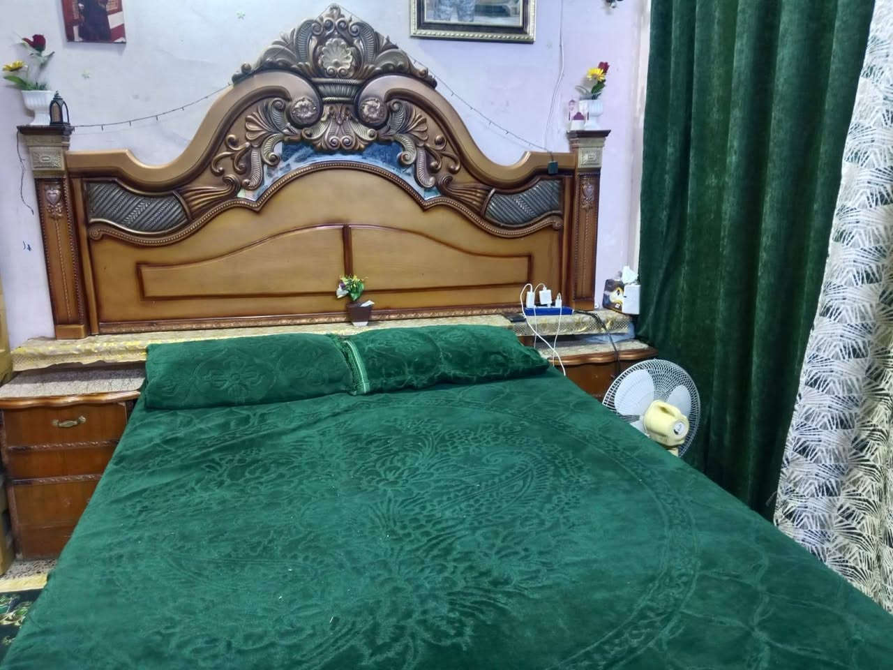 السلام عليكم غرفة اخشاب للبيع اصلية من الخشب الثكيل يشهد الله اريدها 250 الف رئاسة العبيدي ***********
