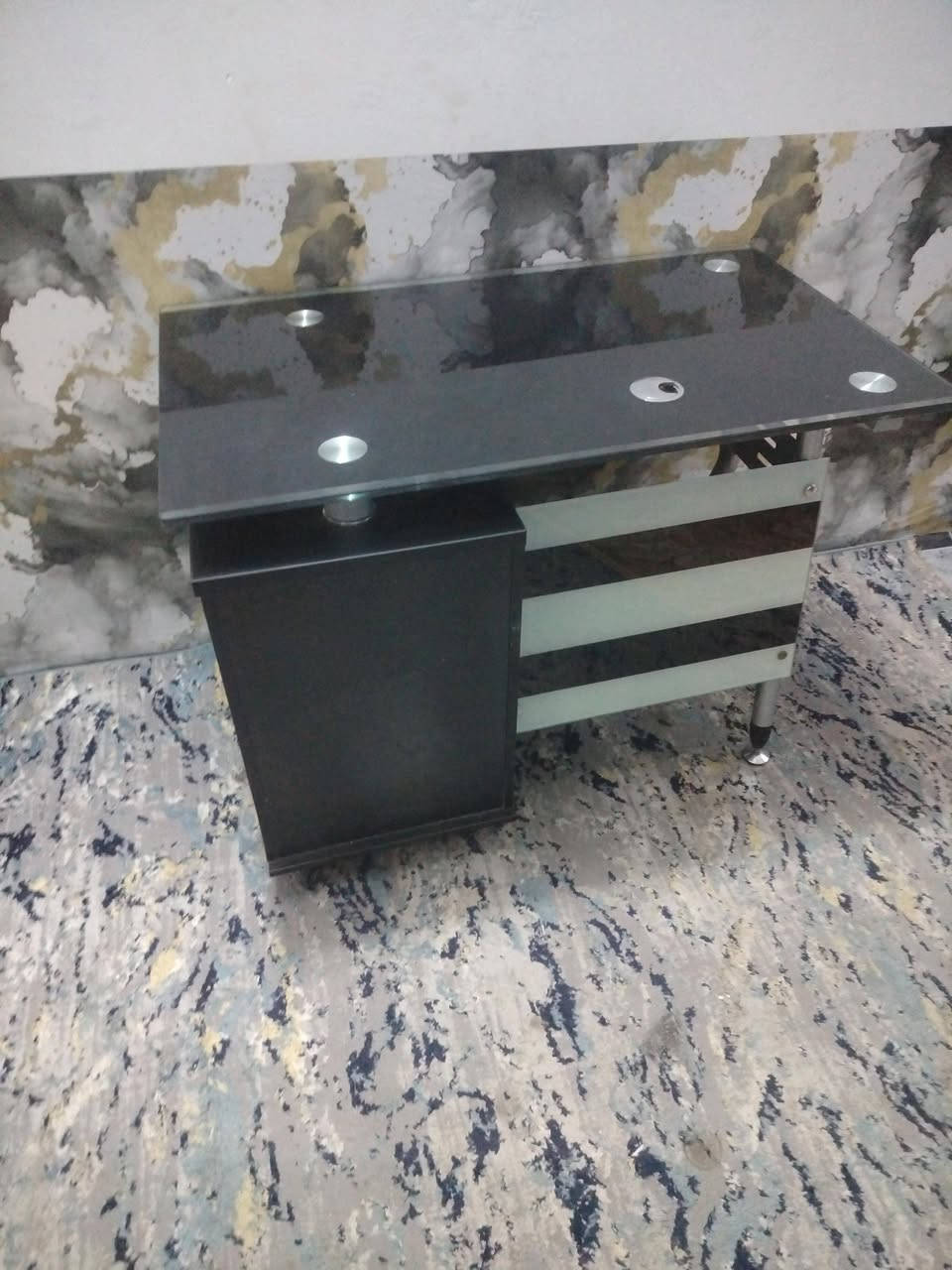 ميز مكتبي كمل مابي اي ضرار سعر 50 الف مكاني شعله توصل وتصل رقمي ***********
