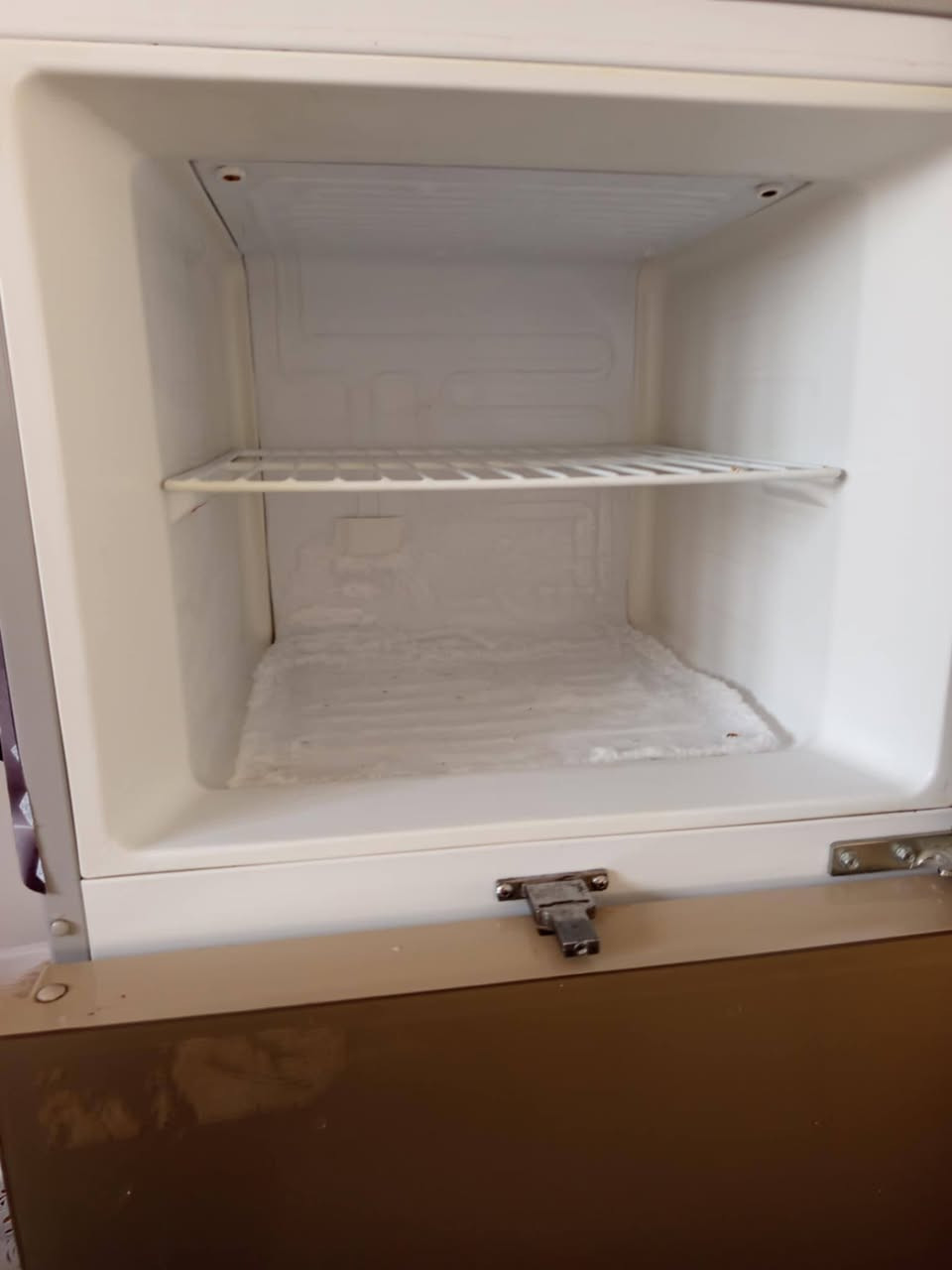 السلام عليكم ثلاجه للبيع جديده ماداخله تصليح شرط مكان عفك ***********
