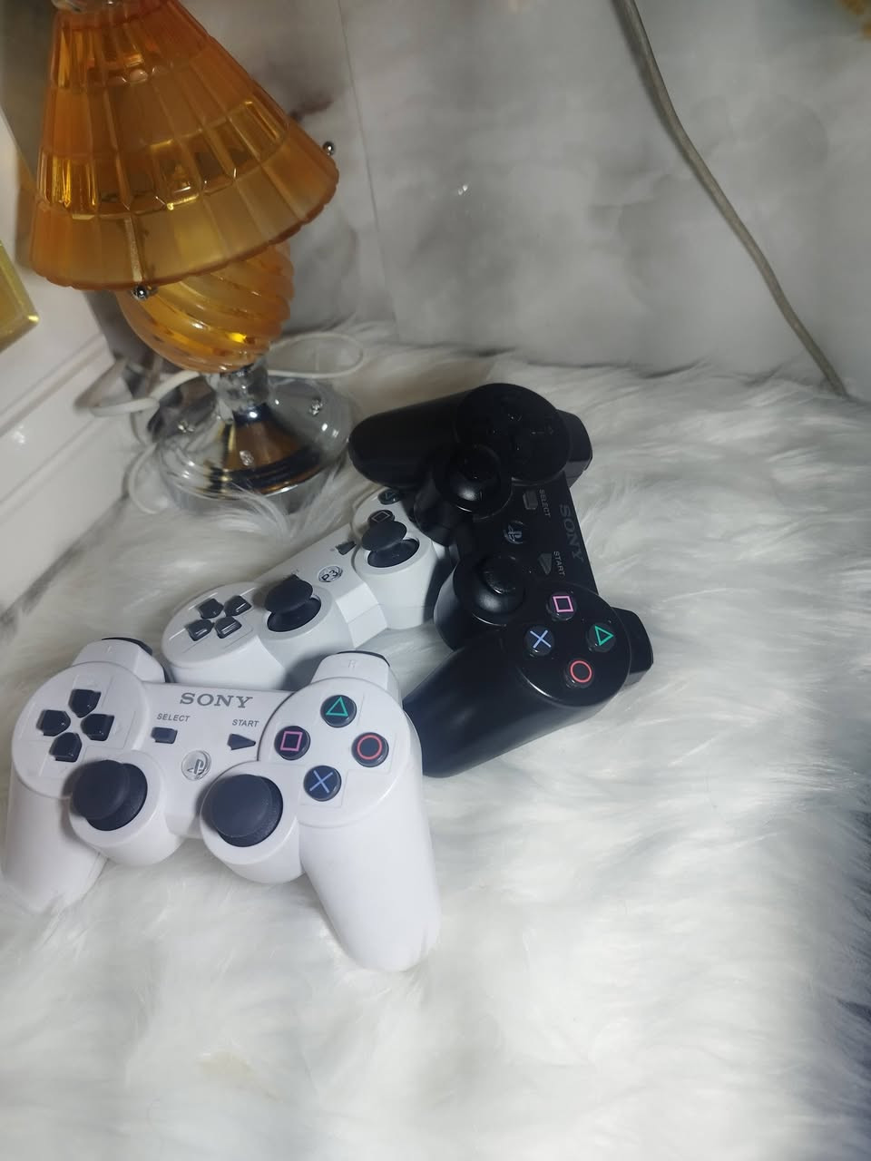 سلام عليكم بلي 3 سلم
بي 3 يدات شغالات وصليات
وهارد والعاب مفول
كامل مع كل ملحقاته
شغال ونضيف %100 مكاني نجف 
سعر 120 ***********
