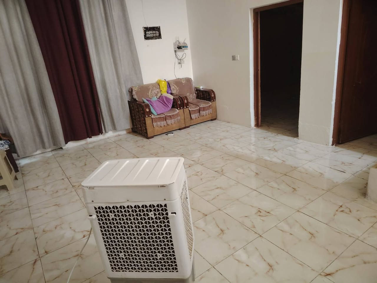 بيت للبيع طابو زراعي قرار  ٢٥ تطويب المساحه الكليه  ٢١٠  متر  ركن عل شارعين كامل خدمات  بي اربع غرف نوم  وخطار وهول وصحيات داخليه وخارجيه  بيع او مراوس  بمساحه اكبر يبعد عن السوك والإمام دقيقتين مشي فقط المدائن بستان الجمعيه 
للإستفسار أكثر   ***********
