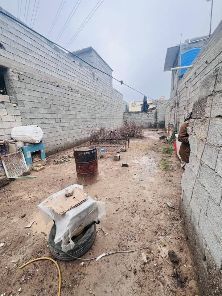 سلام عليكم على بركت الله 
✨توجد قطعة ارض للبيع
 ✨مساحة (200)م
✨ضمن دار مساحة (100)
✨موقع واسط العزيزية قرب محطه درزي 
✨متوفر كل الخدمات 
الاستفسار
مراجعة مكتب عمار احمد للعقار 
التصال…
***********
***********
