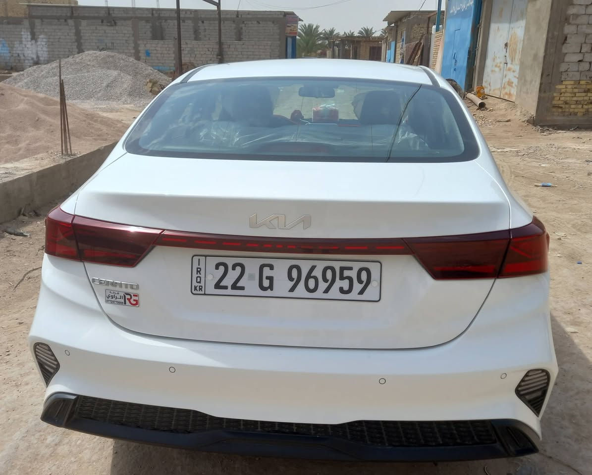 السلام عليكم للبيع سيراتوا موديل ٢٤ بيها ضمان شركه مكينه ٢٠٠٠ ماشيه ١١ الف على وضع الشركه لد امامي تحكم سيرن حساس خلفي  مكفوله كفاله عامه حتى من الزلغ من الدعاميه الى الدعاميه   السعر ١٨٦  للاتصال ***********
