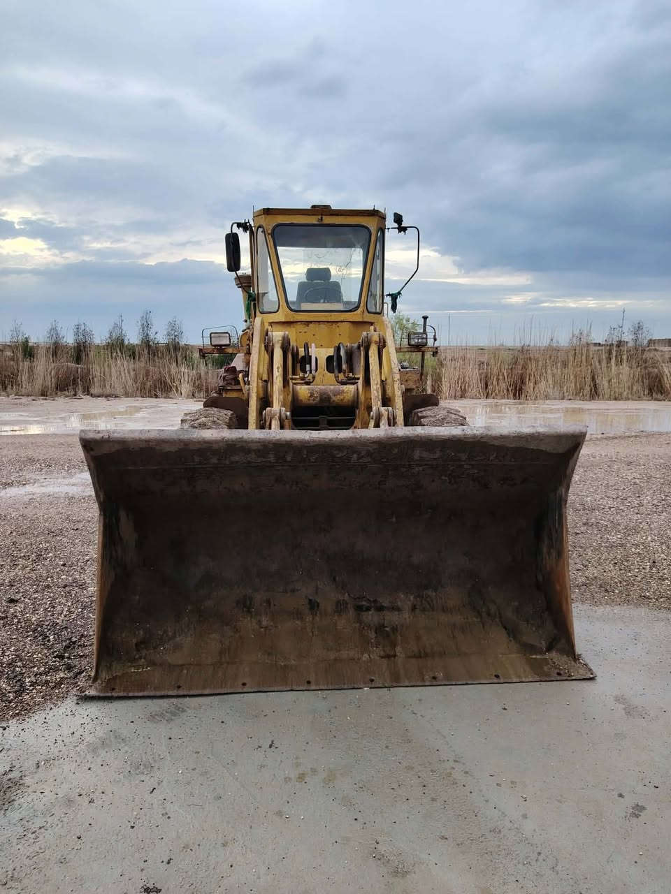 سلام عليكم شفل للبيع موديل 83بي محرك زوزه 105كير وكسلات كفاله محرك ينقص صار فتره مابي إي ضعف رقم ديالئ سعر 185لاستفسار تصال ***********
