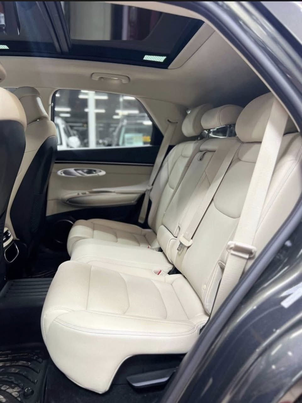 السلام عليكم ورحمة الله وبركاته.. 
___________________________
✅اسم السيارة : جينسزز GV70 
✅الموديل :  2025
✅رقم السيارة : رقم اربيل تحويل ملكية او وكالة 
✅السعر : 330 ورقه وبيه مجال 
✅الضرر : ربع دعامية امامية فقط 
✅عداد المسافة : 10 الف ميل
✅الايرباكات : بدون ضرر ايرباك 
____________________________
🔻1-حجم المحرك 4 سلندر 2500 تيربو
🔻2-ويل كب حجم 19 مع طقم تايرة 🔻بحالة ممتازة 
🔻3-بصمة ابواب و بصمة تشغيل و تشغيل 🔻عن بعد 
🔻4-لايتات زينون عالي ناصي 
🔻5- فتحة سقف بانوراما   
🔻6-حساس خلفي اصل 
🔻7-رادار جانبي  
🔻8-اشارات في المرايا الجانبية 
🔻9-ذاكرة خزن ميموري لمقعد السائق   
🔻10-مرايا جانبية كهرباء شفط
🔻11-غرفة السيارة جلد بيجي اصل 
🔻12-ستيرن كهربائي الحركة 
🔻13-تحكم ستيرن جهتين متكامل 
🔻14-رادار امامي مانع للتصادم
🔻15-تحديد مسار
🔻16-شاحن وايرليس لاسلكي
🔻17-وضعيات متعددة للقيادة
🔻18-تحكم كهربائي متكامل للمقاعد الامامية 
🔻19-قبق جنطة كهرباء 
🔻20-تدفئة و تبريد المقاعد الامامية 

🔵السعر المطلوب : ٣٣٠  ورقة وبيه مجال 🔵

للتواصل
***********
