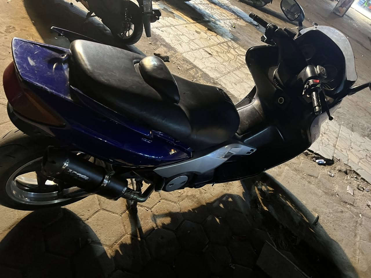 تي ماكس 2008دراجه ما مفتوحه بس بيها بكن سعر850 ناصربه حي الشهداء ***********
